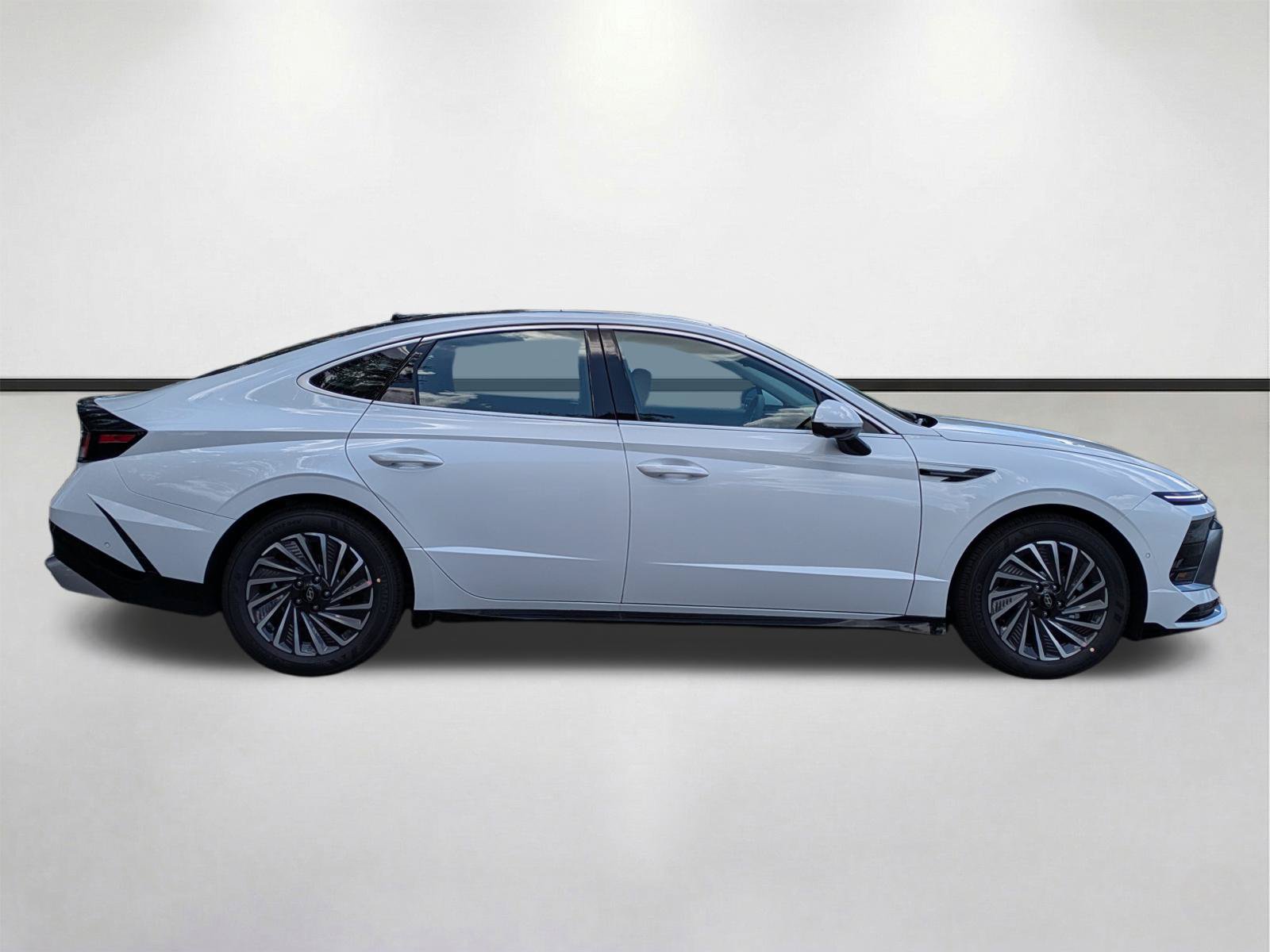 New 2026 Hyundai Sonata Limited FWD image 4