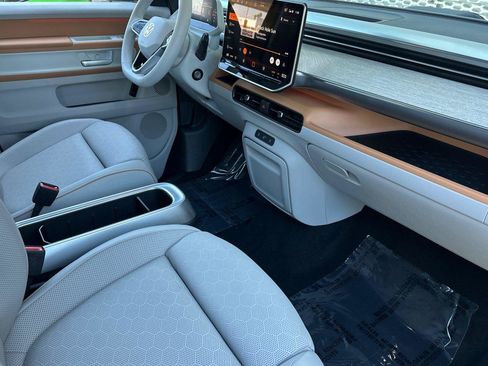 New 2025 Volkswagen ID. Buzz Pro S Plus image 15