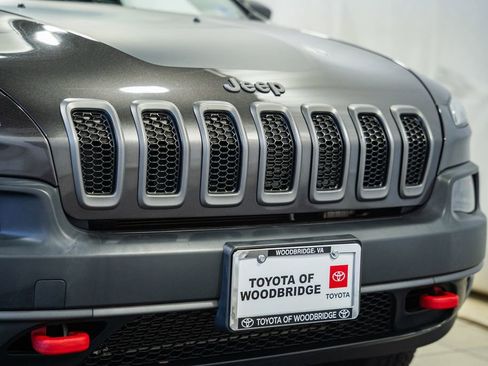 Used 2018 Jeep Cherokee Trailhawk w/ Comfort/Convenience Group AWD/4WD image 12