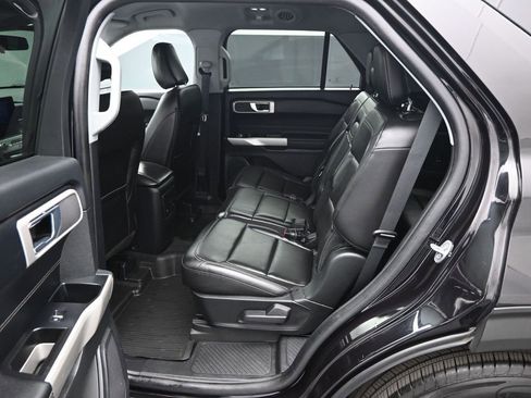 Certified 2022 Ford Explorer XLT w/ Equipment Group 202A image 19