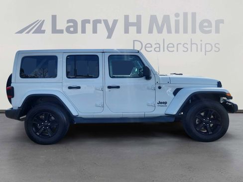 Used 2020 Jeep Wrangler Unlimited Sahara image 6