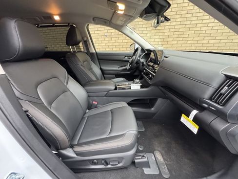 New 2025 Nissan Pathfinder SL AWD/4WD image 9