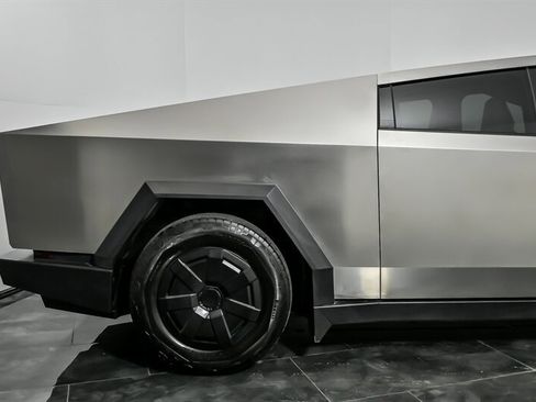 Used 2024 Tesla Cybertruck AWD Crew Cab image 10