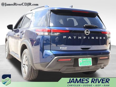 Used 2025 Nissan Pathfinder SV FWD image 3