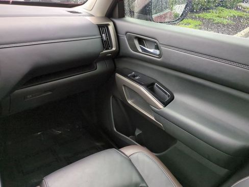 Used 2024 Nissan Pathfinder Platinum image 18