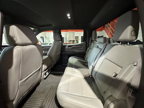 Used 2023 GMC Sierra 1500 SLT image 11