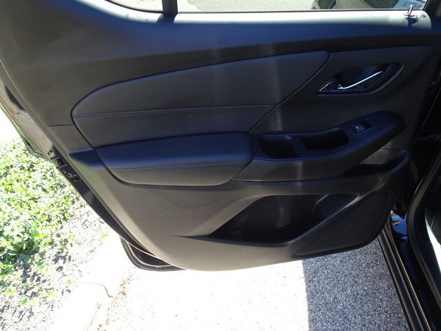 Used 2023 Chevrolet Traverse LT FWD image 16