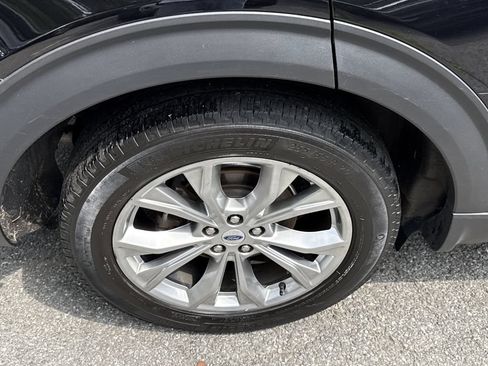 Used 2023 Ford Explorer XLT w/ Equipment Group 202A AWD/4WD image 12