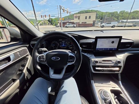 Used 2020 Ford Explorer XLT w/ Equipment Group 202A AWD/4WD image 22