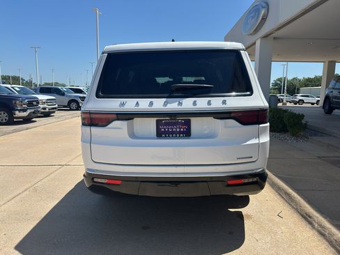 Used 2024 Jeep Wagoneer Series II w/ Flexible Seating Group RWD image 13
