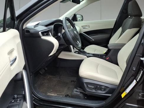 Used 2023 Toyota Corolla Cross XLE w/ Convenience Package AWD/4WD image 15