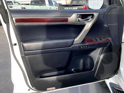 Used 2017 Lexus GX 460 Premium w/ Premium Package image 18