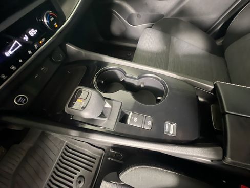 Used 2023 Nissan Rogue SV FWD image 25