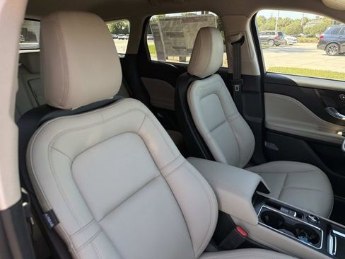 New 2026 Lincoln Corsair Premiere FWD image 19