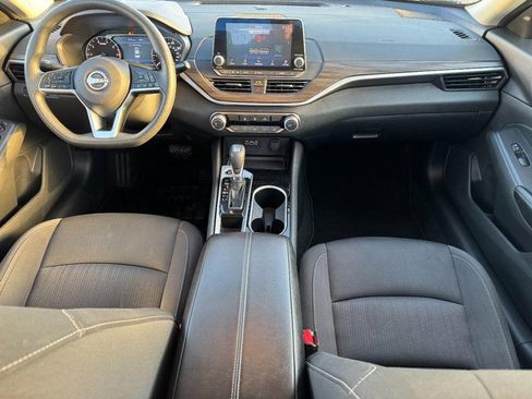 Used 2024 Nissan Altima 2.5 SV image 11