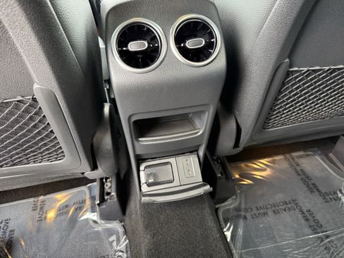 Used 2021 Mercedes-Benz GLB 250 4MATIC image 16