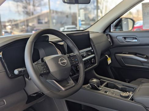 New 2026 Nissan Pathfinder SL image 14
