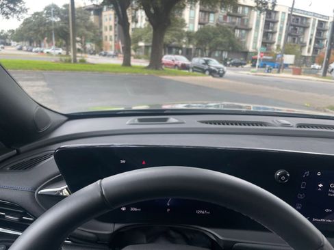 Used 2025 Buick Envista Sport Touring image 28