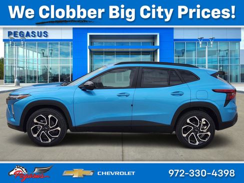 New 2026 Chevrolet Trax RS w/ Sunroof Package FWD image 3