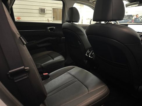 Used 2024 Kia Sorento SX AWD/4WD image 33
