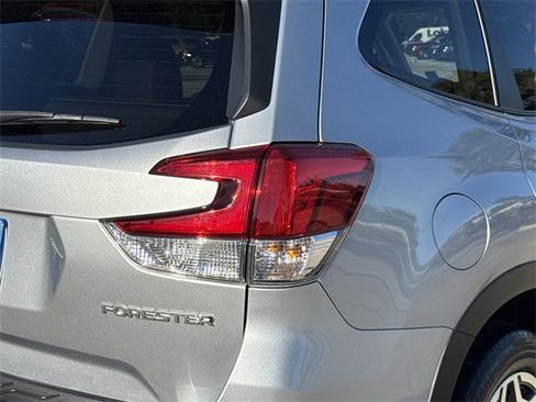 Used 2024 Subaru Forester Premium image 8
