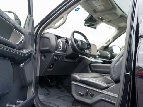 Used 2025 Ford Expedition Platinum AWD/4WD image 16