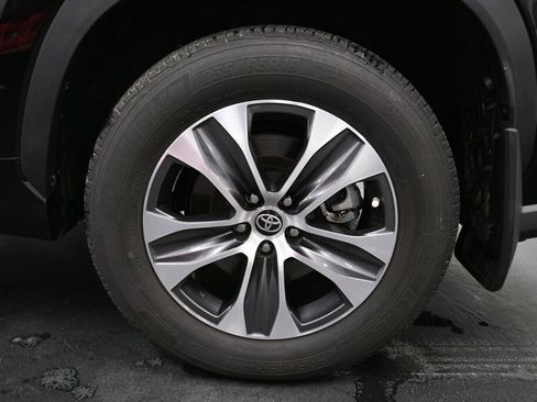 Certified 2023 Toyota Highlander XLE image 35