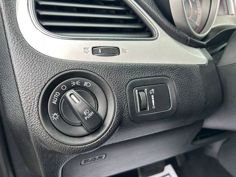 Used 2019 Dodge Journey SE w/ Premium Group image 22