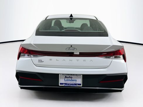 Used 2024 Hyundai Elantra SEL FWD image 6