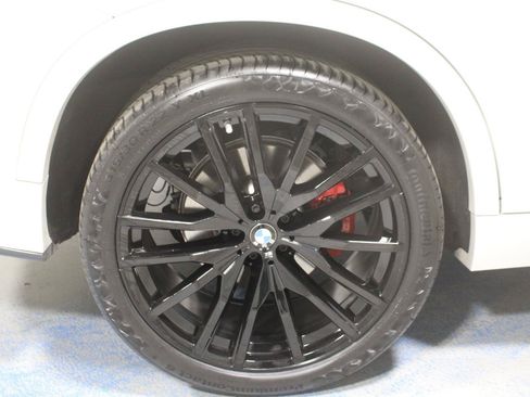 Used 2025 BMW X5 xDrive40i w/ M Sport Package AWD/4WD image 38