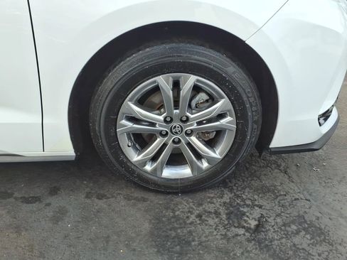 Used 2023 Toyota Sienna XSE w/ XSE Plus Package image 9