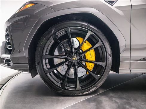 Used 2021 Lamborghini Urus image 13