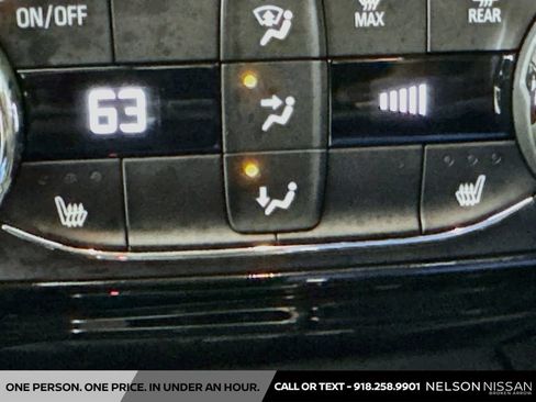 Used 2025 Chevrolet Trax RS w/ Sunroof Package FWD image 19