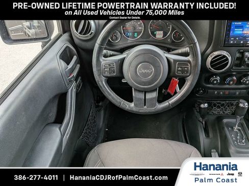 Used 2017 Jeep Wrangler Unlimited Sahara w/ Connectivity Group AWD/4WD image 16