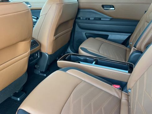 New 2025 Nissan Pathfinder Platinum image 36