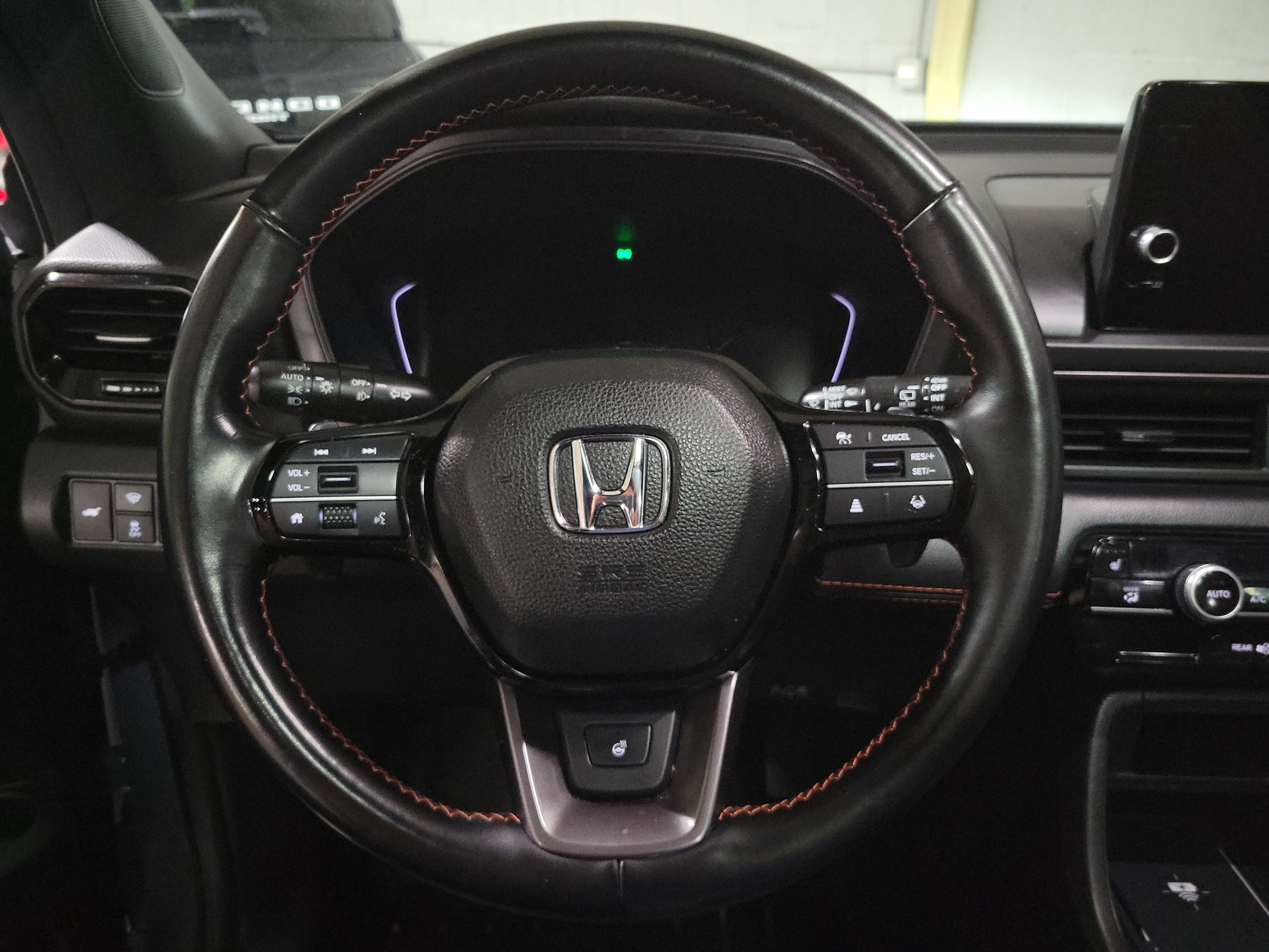Used 2025 Honda Pilot TrailSport image 31
