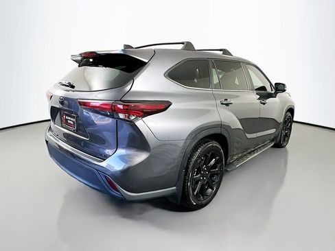 Used 2024 Toyota Highlander LE image 5