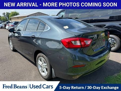 Used 2018 Chevrolet Cruze LT w/ Convenience Package FWD image 8