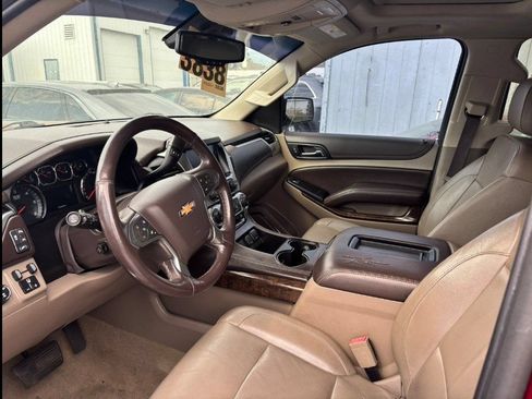 Used 2018 Chevrolet Suburban LT w/ LT Signature Package AWD/4WD image 2