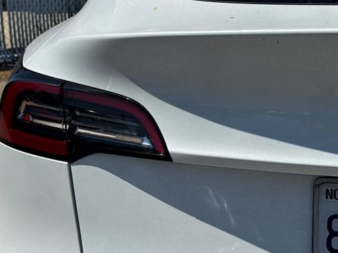 Used 2022 Tesla Model Y Long Range AWD/4WD image 22
