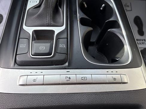 Used 2024 Kia Carnival LX image 34