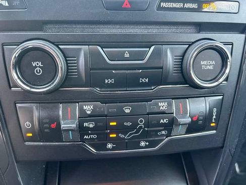 Used 2018 Ford Explorer XLT w/ Equipment Group 202A AWD/4WD image 18