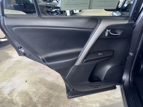 Used 2018 Toyota RAV4 XLE image 15