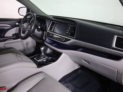 Used 2018 Toyota Highlander Limited image 30
