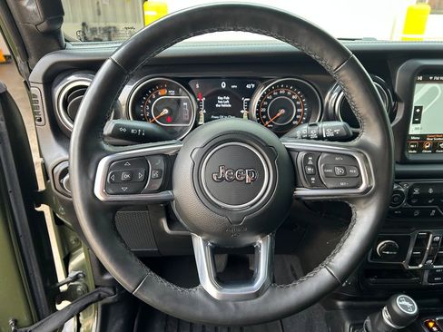 Used 2023 Jeep Wrangler Unlimited Sahara w/ Altitude image 17
