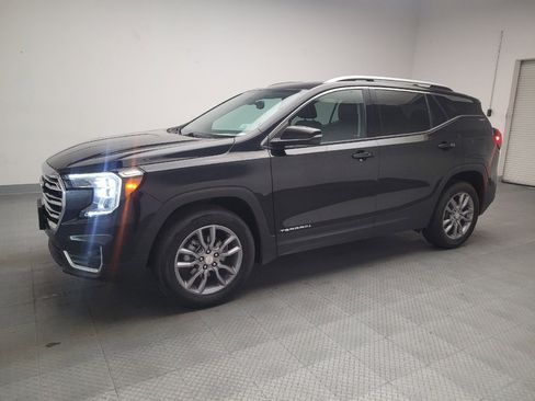 Used 2024 GMC Terrain SLT image 2