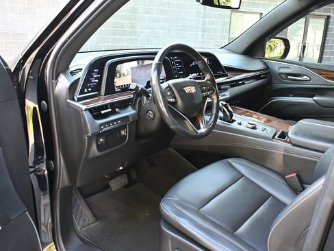 Used 2022 Cadillac Escalade ESV Luxury AWD/4WD image 8