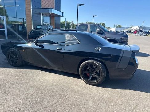 Used 2016 Dodge Challenger R/T Scat Pack w/ Leather Interior Group RWD image 3