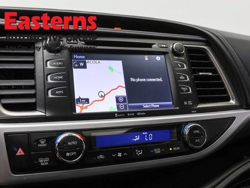 Used 2018 Toyota Highlander SE AWD/4WD image 19