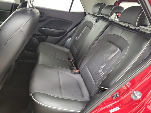 Used 2025 Hyundai Venue Limited FWD image 12